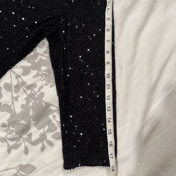 CeCe Semi Sheer Sequin Cowl Neck Blouse size Medium in Excellent Condition - Picture 7 of 9